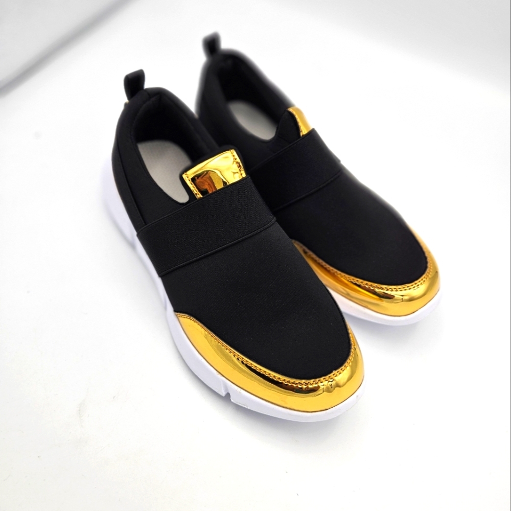 Woman tennis shoes